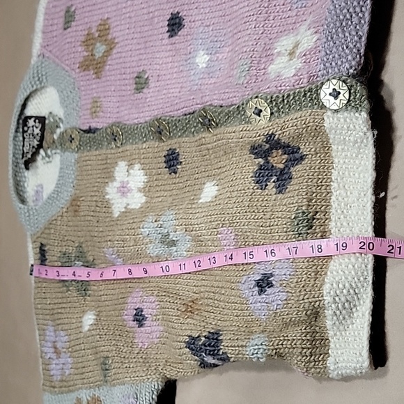 Tara Handknits, Size Unknown Daisy Print Chunky Knit Cardigan Sweater, GUC - Picture 9 of 12